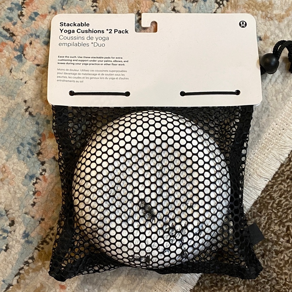 lululemon athletica Marble Print Silicone Cups in White and Gray - Picture 3 of 7